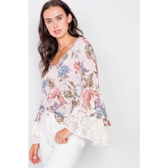BLUSH & FLORAL SHEER LAYERED TRUMPET SLEEVE BLOUSE - Picture 4 of 6